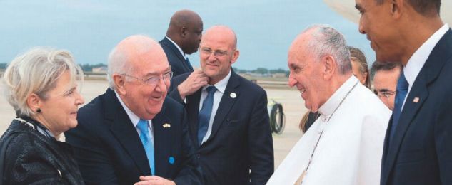 Ambassador Hackett and his wife greet Pope Francis while US President Barack Obama looks on during the Holy Father’s US visit in September last year 
